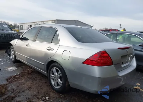 2006 Honda Accord 2.4 Ex from USA, damaged, VIN 1HGCM56866A135600